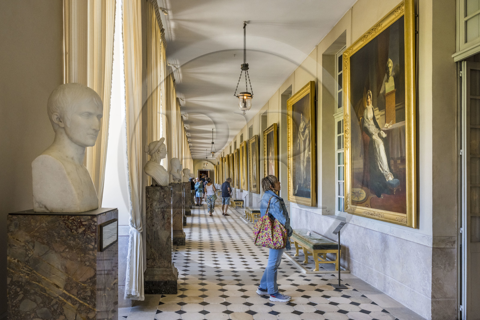 France, Seine-et-Marne (77), Fontainebleau, chateau de Fontainebleau, classé Patrimoine Mondial par l'UNESCO, Musée Napoléon Ier, galerie présentant tableaux et bustes de la famille de l'Empereur