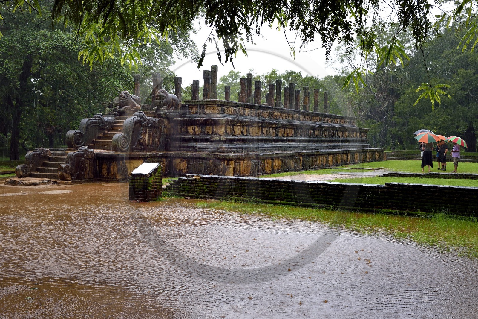 Sri Lanka, province du Centre-Nord, Polonnaruwa, l'ancienne capital du pays (XIe au XIIIe siècle) est classée au Patrimoine Mondial de l'UNESCO, Chambre du Conseil (Raja Sabahawa) datant du XIIe siècle