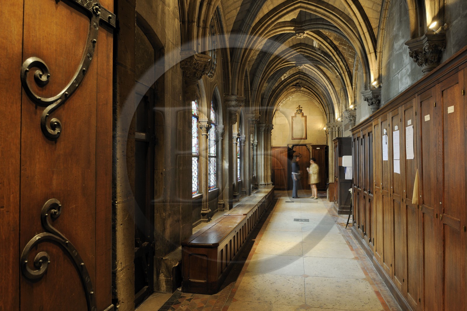 France, Paris (75), île de la Cité, la cathédrale Notre-Dame-de-Paris, le couloir d'accès à la sacristie en bordure du cloître