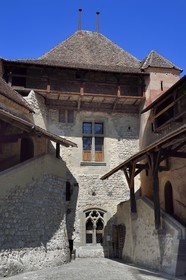 Suisse, Canton de Vaud, Veytaux, chateau Chillon sur les rives du lac Léman, une des quatre cours