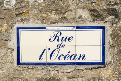 France, Vendée (85), Ile de Noirmoutier, Noirmoutier-en-l'Ile, Le Vieil, Plage du Mardi Gras, plaque de la rue de l'Océan