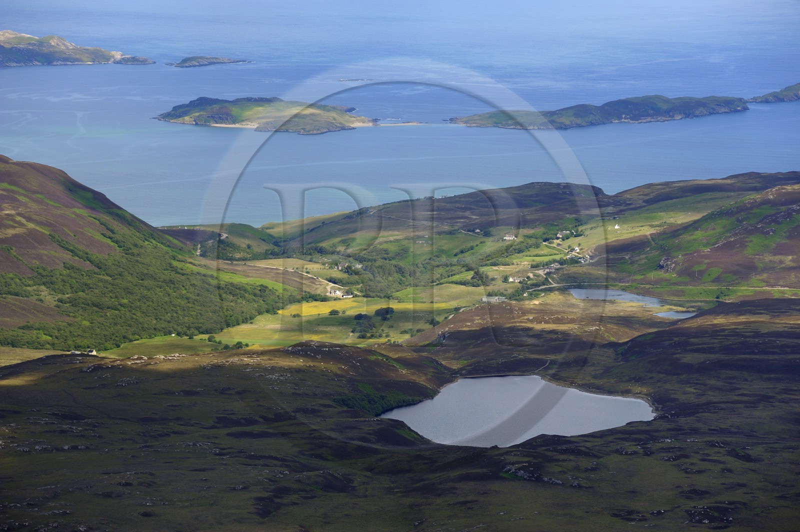 Royaume-Uni, Ecosse, North West Highlands, la côte Nord vers Tongue (vue aérienne)