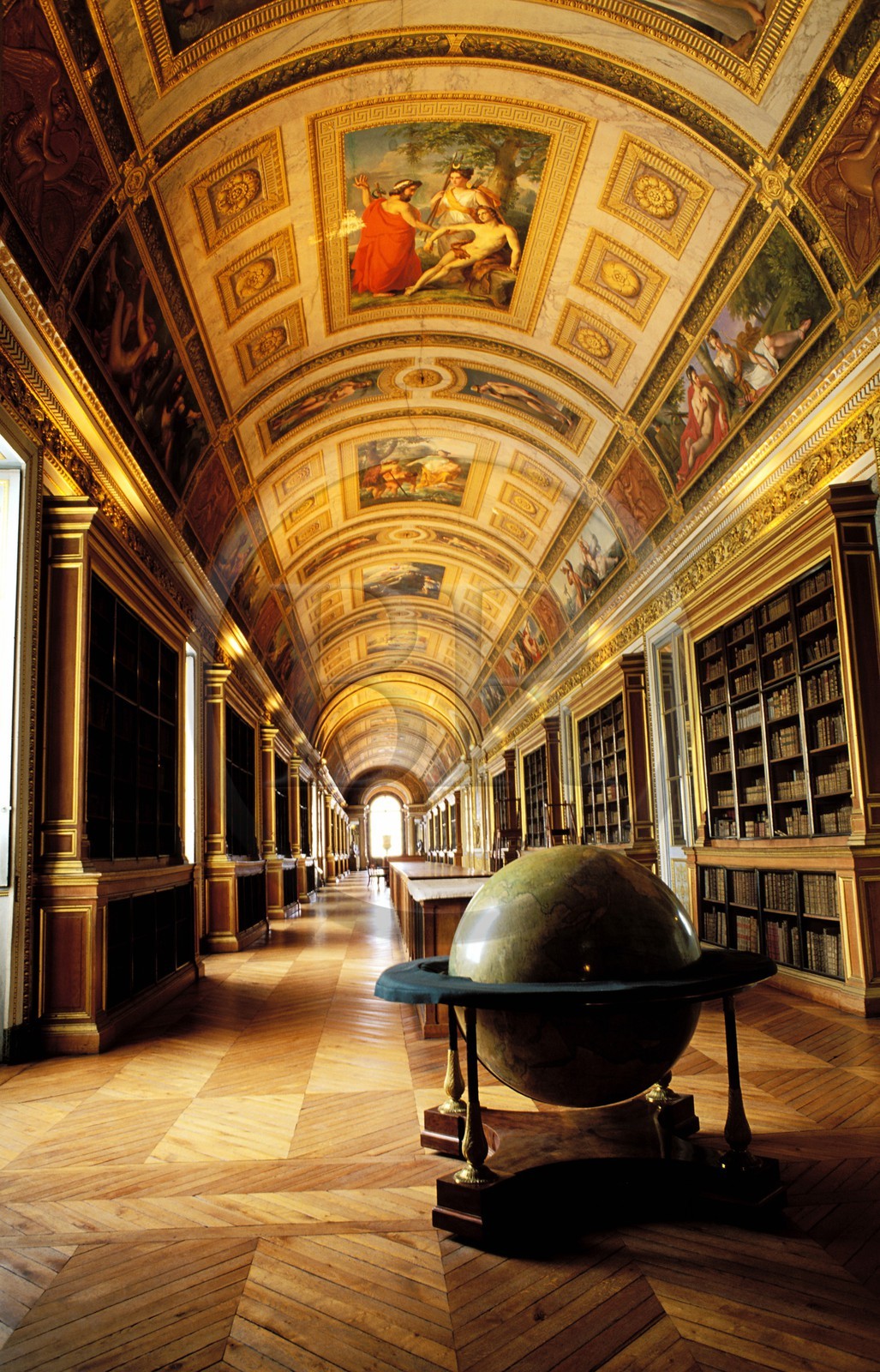 France, Seine-et-Marne (77), château de Fontainebleau, la Galerie de Diane reconstruite par Napoléon Ier
