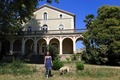 France, Hérault (34), vallée de l' Orb, Véronique Etienne gérante du Domaine de la Dournie à Saint-Chinian