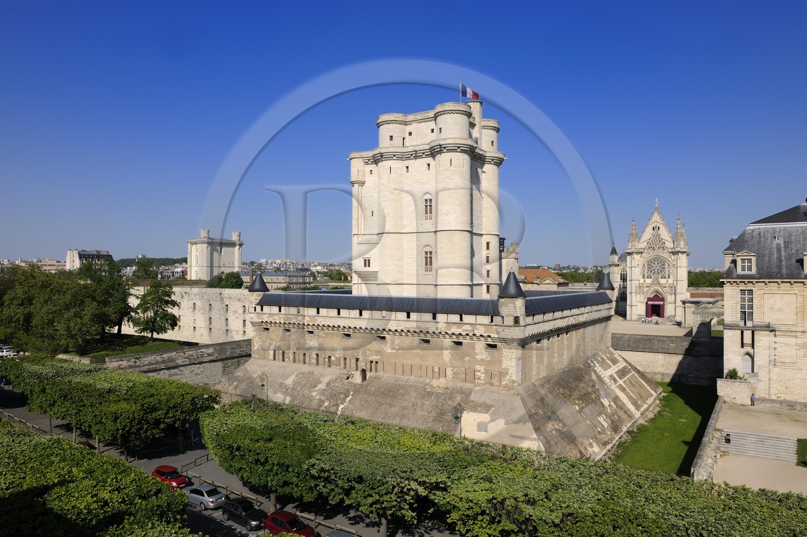 France, Val-de-Marne (94), Vincennes, le château de Vincennes, la Tour du Village et le donjon et la Sainte Chapelle