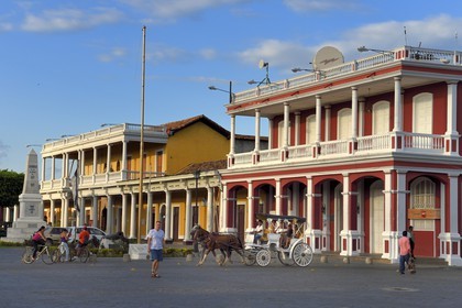 Nicaragua, Granada, maisons coloniales sur la Plaza de la Independencia