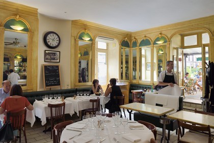 France, Var (83), Draguignan, café brasserie Les Mille Colonnes