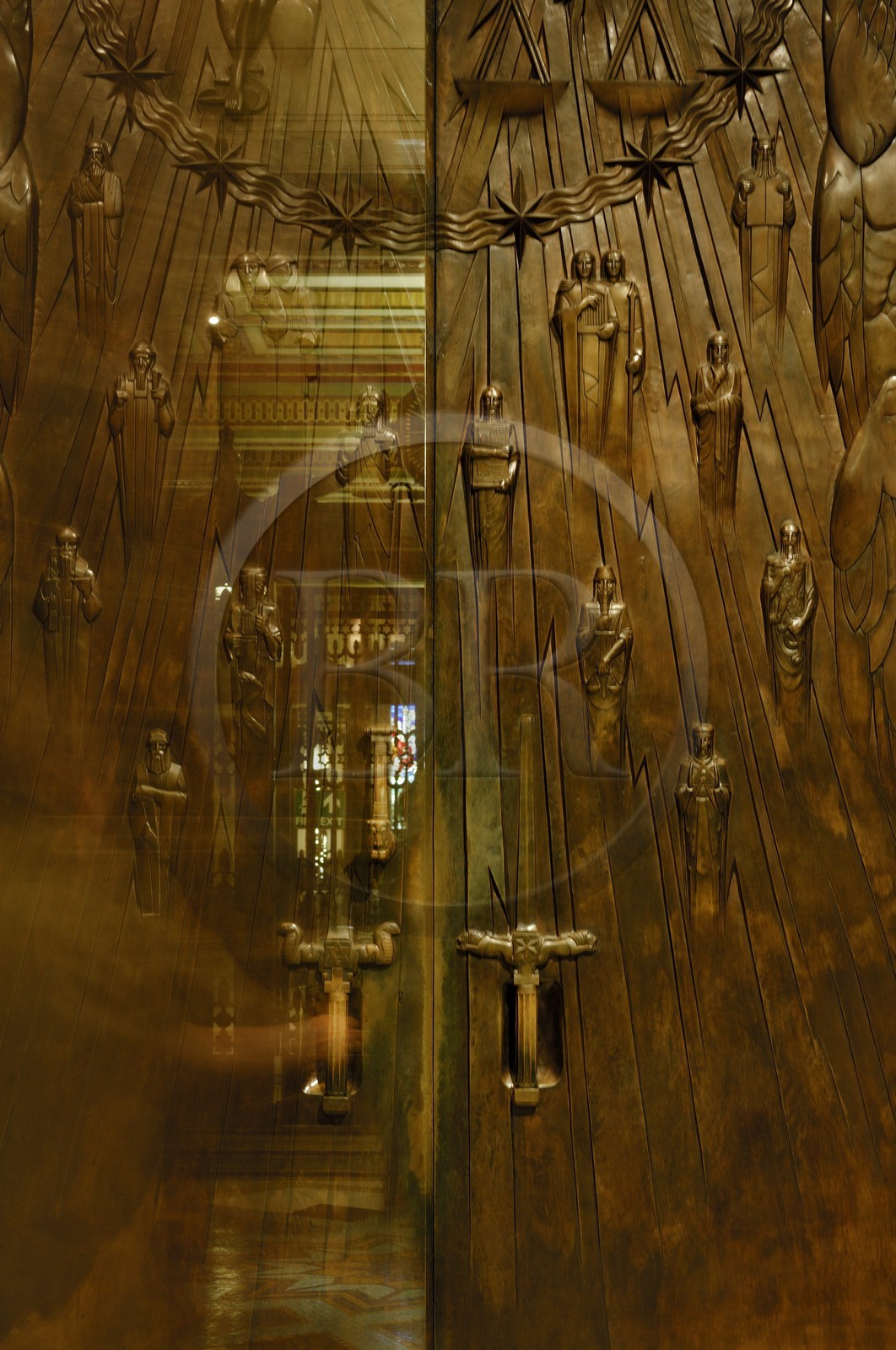 Royaume-Uni, Londres, Grande Loge d'Angleterre, porte sculptée en bronze du Grand Temple