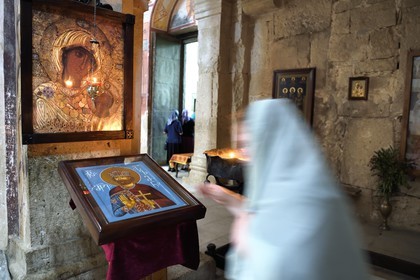 Géorgie, Iméréthie, Kutaissi, monastère de Ghelati, classé Patrimoine Mondial de l'UNESCO, prières aux Saints
