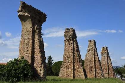 France, Var (83), Fréjus, Forum Julii, plaine de Sainte-Croix, l'aqueduc romain du Ier siècle av. J-C