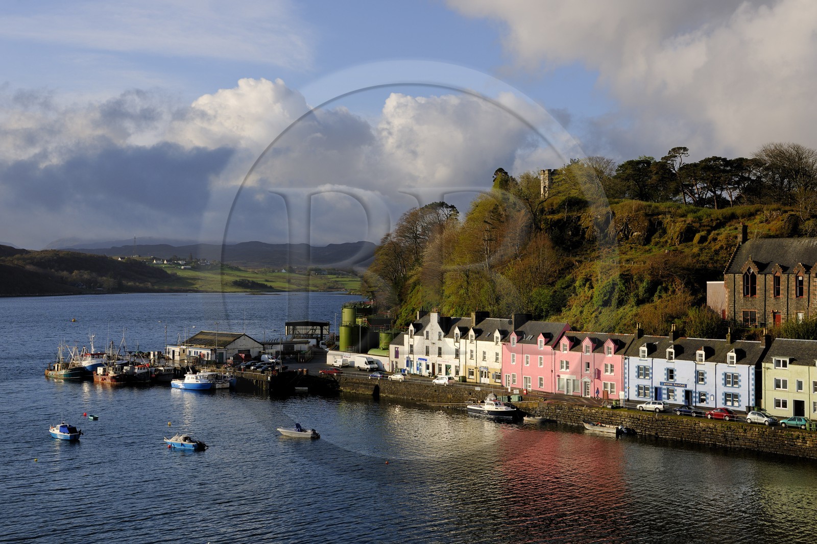 Royaume-Uni, Ecosse, région des Highlands, les Hébrides, île de Skye, le port de pêche de Portree