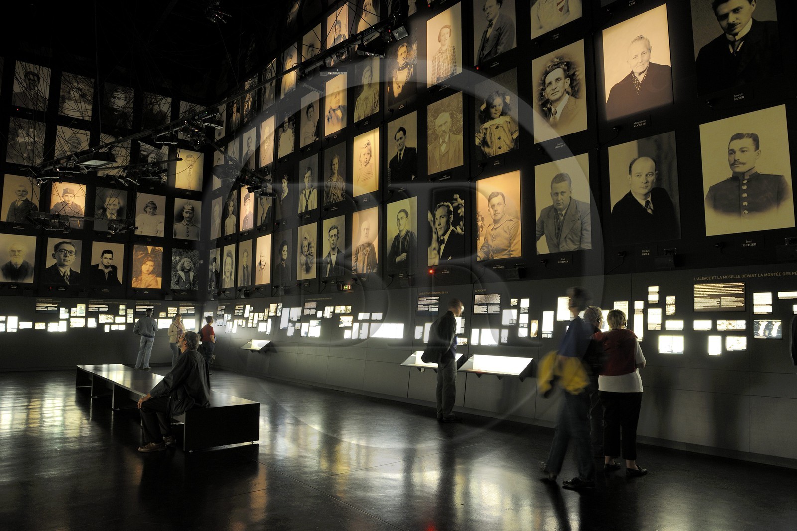 France, Bas-Rhin (67), Schirmeck, Mémorial de l'Alsace-Moselle, des visages témoins de l'histoire de la période 1870-1939
