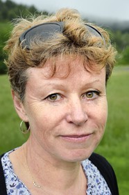 France, Alpes-de-Haute-Provence (04), La Mure-Argens, Véronique Blanc cultive et transforme la lavande en huile essentielle