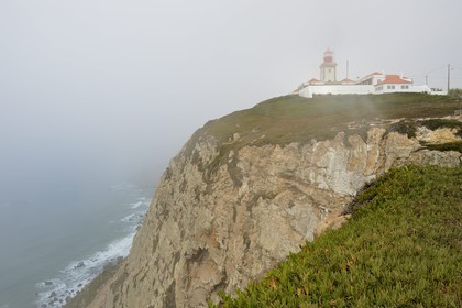 Portugal, région de Lisbonne, parc naturel de Sintra-Cascais, Cabo da Roca, point le plus occidental d'Europe, phare