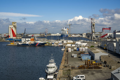 France, Loire-Atlantique (44), Saint-Nazaire, port de commerce, paquebot en construction dans le bassin à flot de Penhoët