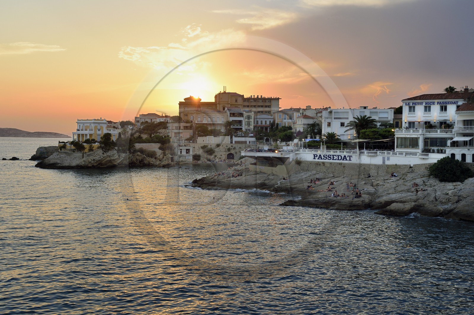 France, Bouches-du-Rhône (13), Marseille, quartier d'Endoume, vallon de la fausse monnaie sur la corniche JF Kennedy dans Malmousque, restaurant 3 étoiles Michelin et hotel de luxe Le Petit Nice de Gérald Passedat