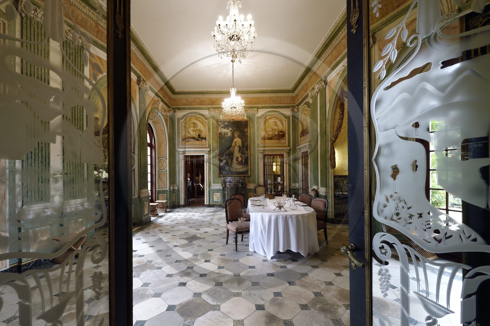 France, Pyrénées-Atlantiques (64), Pays-Basque, Cambo-les-Bains, la Villa Arnaga, musée et maison d'Edmond Rostand, la salle à manger de réception