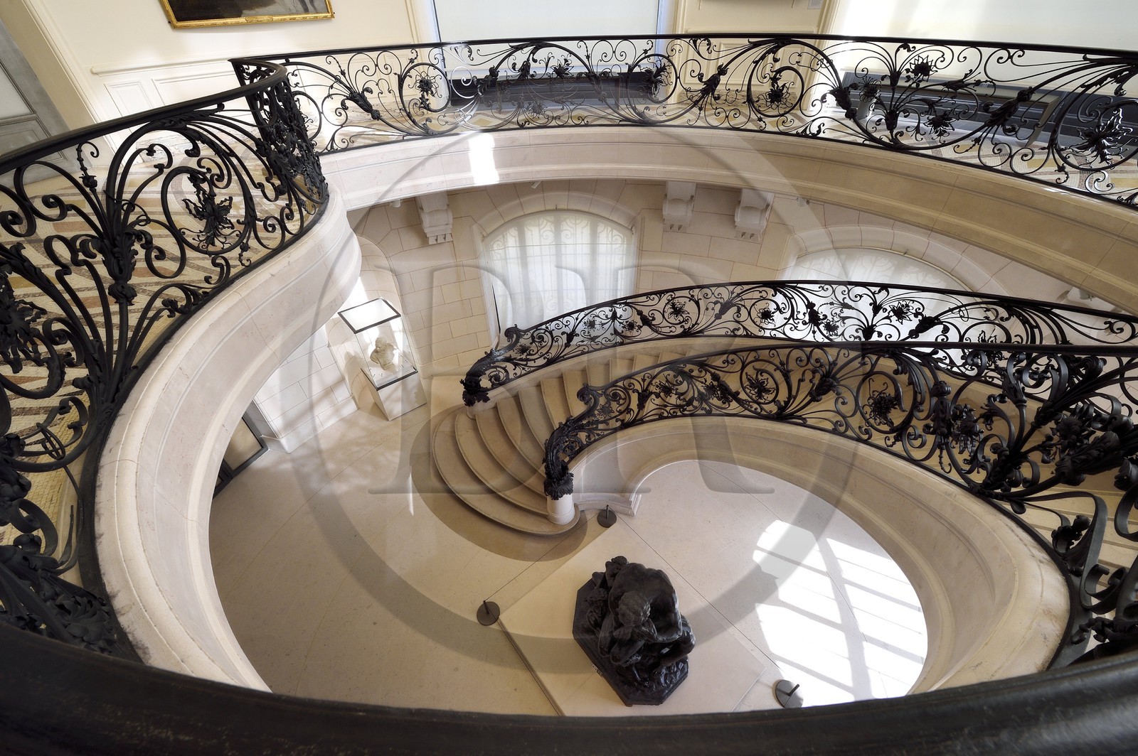 France, Paris (75), Le Petit Palais, construit à l'occasion de l'Exposition universelle de 1900 par l'architecte Charles Girault, il abrite le musée des beaux-arts de la ville de Paris, un des deux escaliers