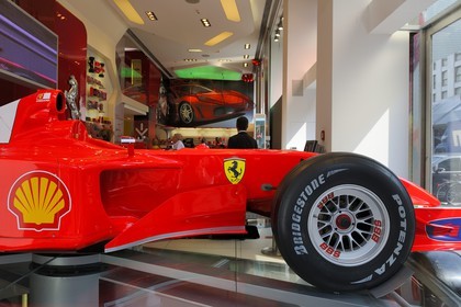 Italie, Lombardie, Milan, le Ferrari Store Milano
