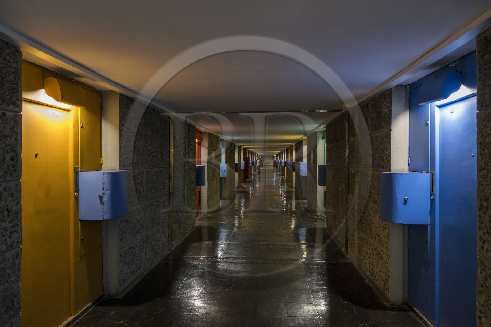 France, Bouches-du-Rhône (13), Marseille, oeuvre architecturale de Le Corbusier, classée Patrimoine Mondial de l'UNESCO, la Cité Radieuse par l'architecte Le Corbusier, rue intérieure