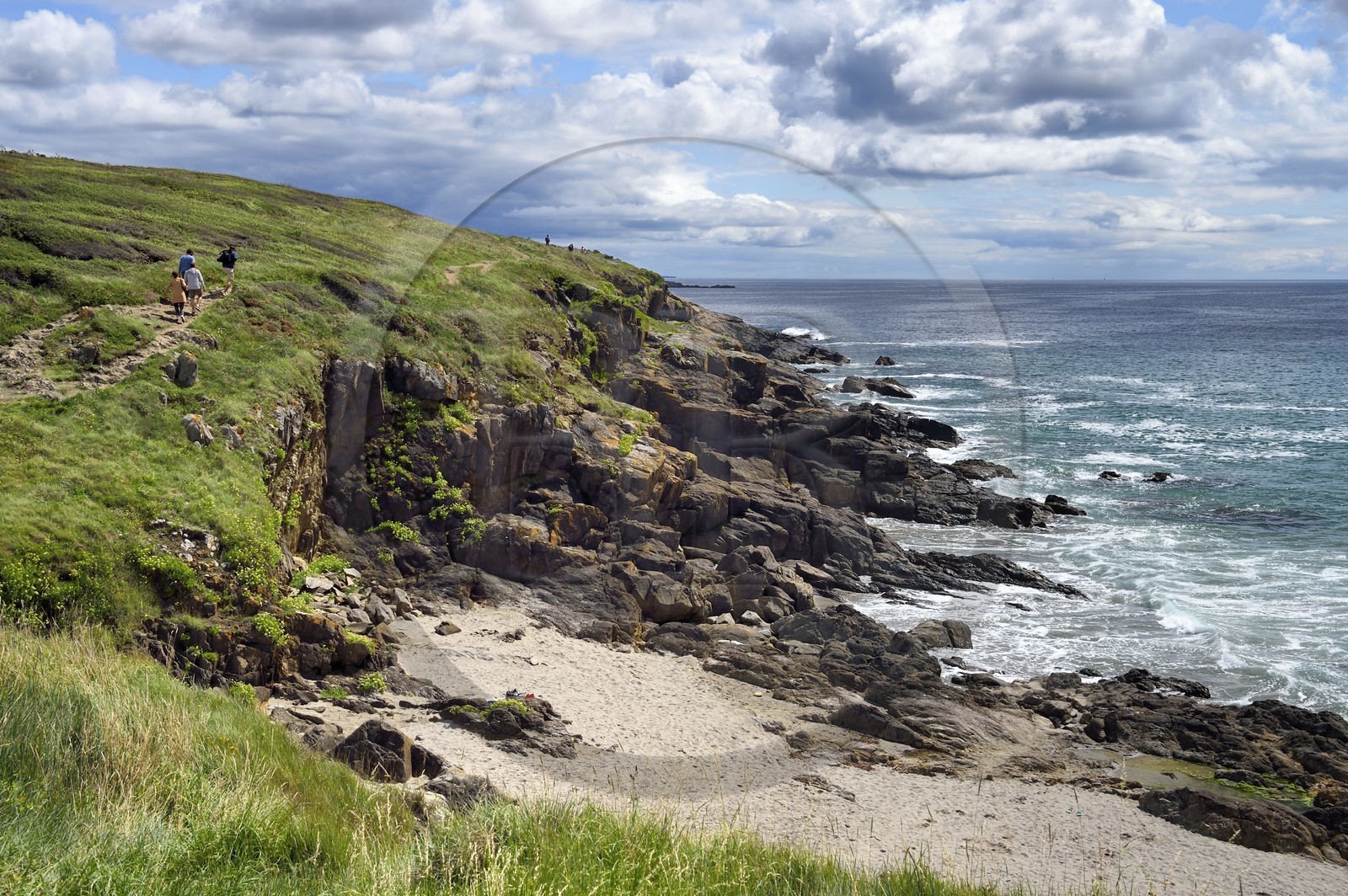 France, Finistère (29), Moelan-sur-Mer, le littoral entre Kerfany les Pins et la plage de Trenez sur le chemin de Grande Randonnée GR 34 ou sentier des douaniers