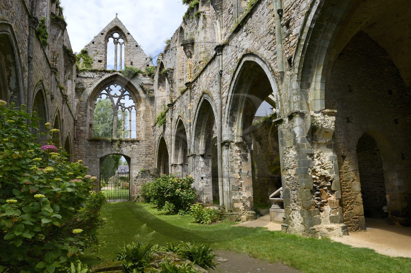 France, Côtes-d'Armor (22), étape sur le chemin de Saint-Jacques de Compostelle, Paimpol, abbaye de Beauport du XIIIe siècle, intérieur de l'église abbatiale