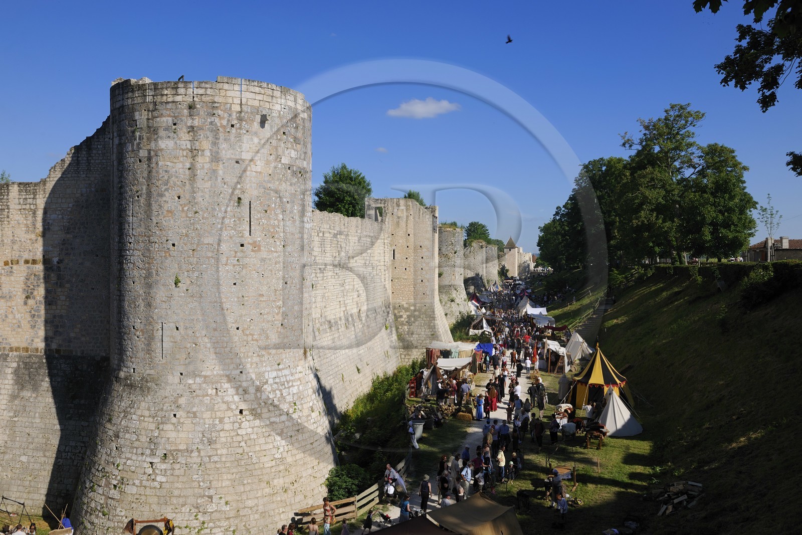 France, Seine et Marne (77), Les Médiévales de Provins, ville classée Patrimoine Mondial de l'UNESCO, les remparts vers la porte Saint Jean