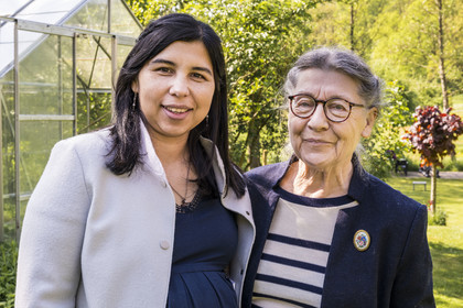 France, Bas-Rhin (67), Parc naturel régional des Vosges du Nord, Obersteinbach, Hotel Alsace-Village, Christelle Ullman à gauche avec Angelica Escobar Sereno qui codirigent l'établissement avec son mari Geoffrey Lanoix