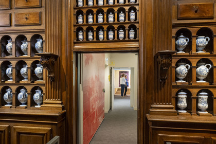 France, Côte-d'Or (21), Dijon, zone classée Patrimoine Mondial de l'UNESCO, Cité Internationale de la Gastronomie et du Vin par l'architecte Anthony Béchu, l'apothicairerie de l'ancien hopital général