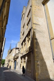 France, Moselle (57), Metz, la haute tour-donjon de l'Hotel Saint Livier rue des Trinitaires dans les Hauts de Sainte-Croix, siège du Fonds régional d’art contemporain de Lorraine