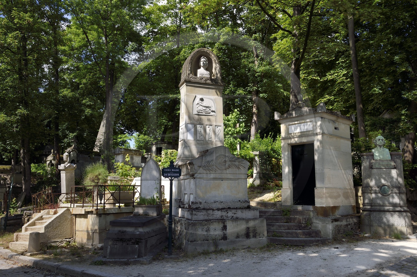 France, Paris (75), cimetière du Père-Lachaise, la tombe du sculpteur et peintre James Pradier