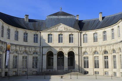 France, Meuse (55), Verdun, Ville Haute, le centre mondial de la Paix, des Libertés et des Droits de l'Homme situé dans l'ancien palais épiscopal