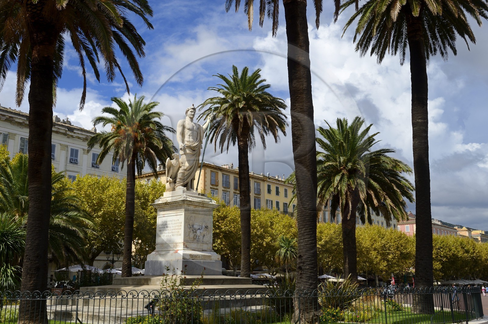 France, Haute-Corse (2B), Bastia, place Saint-Nicolas, statue de Napoléon en empereur romain réalisée par le sculpteur Florentin Bartoluni en 1853