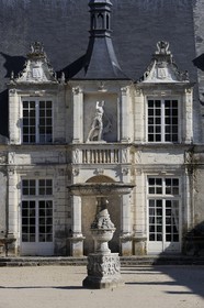 France, Loir-et-Cher (41), château de Villesavin (châteaux de la Loire), la cour d'honneur