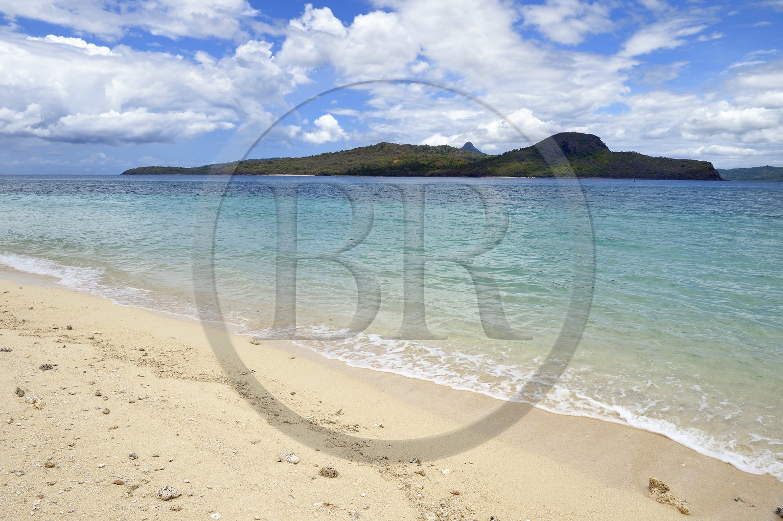 France, Ile de Mayotte, Grande-Terre, M'Tsamoudou, ilot de sable blanc sur le récif de corail dans la lagune face à la pointe Saziley