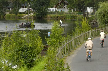 France, Indre et Loire (37), Vallée de la Loire classée Patrimoine Mondial de l' UNESCO, Savonnière, bateaux traditionnels sur le Cher