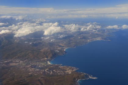France, Haute-Corse (2B), la côte de la Balagne du désert des Agriates, avec la plage d'Ostriconi, à la presqu'ile de L'Ile Rousse (vue aérienne)
