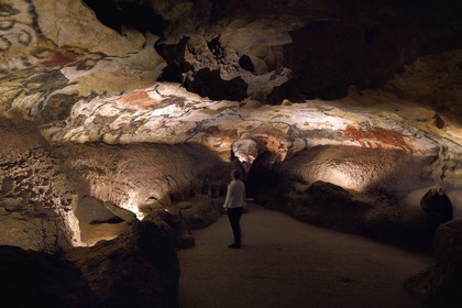 France, Dordogne (24), Périgord Noir, vallée de la Vezère, Montignac-sur-Vézère, Grotte de Lascaux II, reconstitution du site préhistorique et grotte ornée classés Patrimoine Mondial de l'UNESCO