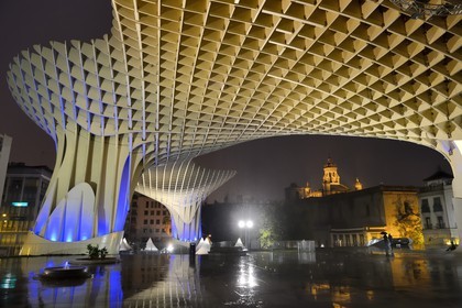 Espagne, Andalousie, Séville, Plaza de la Encarnacion - Plaza Mayor, Metropol Parasol (construit en 2011) par l'architecte  Jurgen Mayer-Hermann