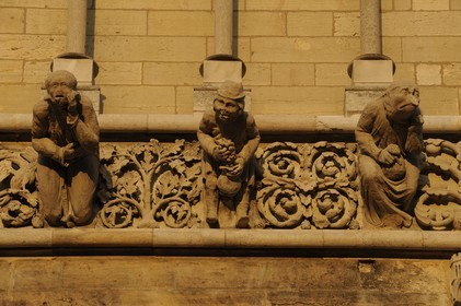 France, Côte d'Or (21), Dijon, l'église Notre-Dame (1230-1250), triple rangées de fausses gargouilles en façade