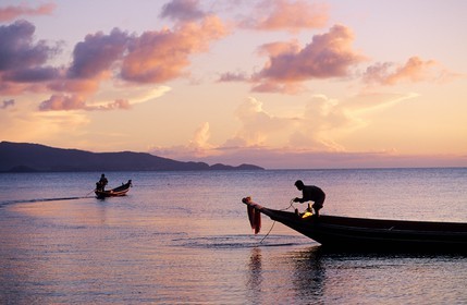 Thaïlande, Archipel îles Samui, Koh Pha-Ngan bateaux taxis au coucher du soleil
