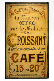 France, Paris (75), quartier du Marais, Musée Carnavalet, salle des enseignes de Paris, Au clairon de Plaisance, enseigne de café anciennement rue de l'Ouest (fin XIXe siècle)