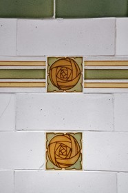France, Meurthe-et-Moselle (54), Nancy, musée de l'Ecole de Nancy dans l'ancienne propriété d'Eugène Corbin, carreaux de céramique reprenant le motif de la fleur
