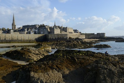 France, Ille-et-Vilaine (35), côte d'émeraude, les remparts nord de Saint-Malo