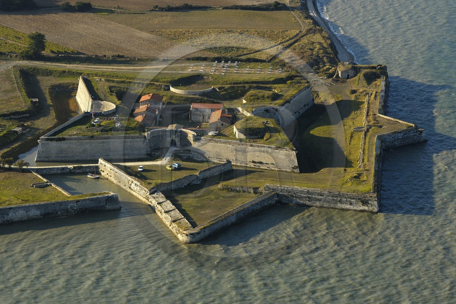 France, Charente-Maritime (17), ile de Ré, Fort de la Prée  au sud de La Flotte (vue aérienne)