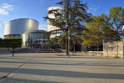 France, Bas-Rhin (67), Strasbourg, quartier européen, le batiment de la Cour européenne des droits de l'homme qui dépend du Conseil de l'Europe