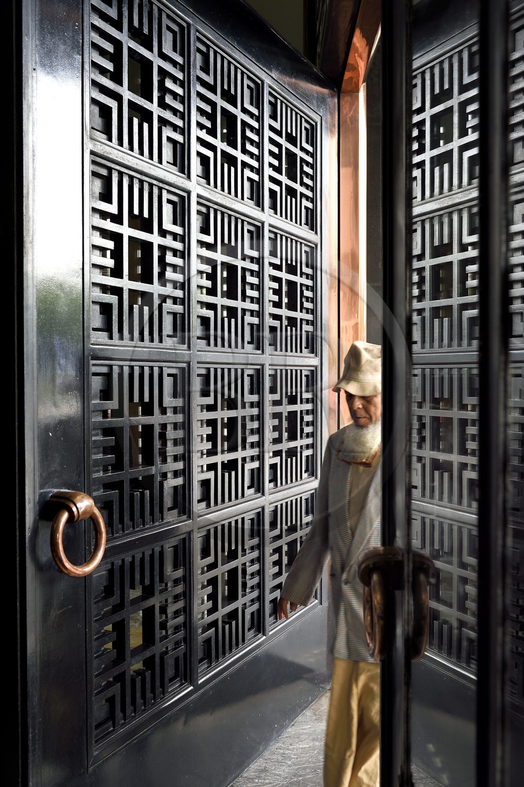 Maroc, Casablanca, banque Al Magrib place Mohammed V à l'angle de l'avenue Hassan II, architecte Edmond Brion (1937)