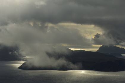 Norvège, Laponie, région du Finnmark, les Iles Soroya vers le Cap Nord (vue aérienne)