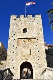 Croatie, Dalmatie, cote dalmate, Ile de Korcula, ville de Korcula, la tour Revelin ou porte méridionale à l'entrée de la vieille ville