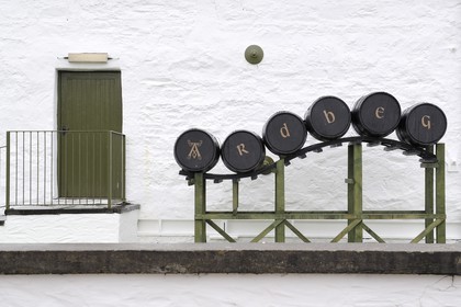 Royaume-Uni, Ecosse, Hébrides intérieures, Ile de Islay, Port Ellen, distillerie de whisky Ardbeg